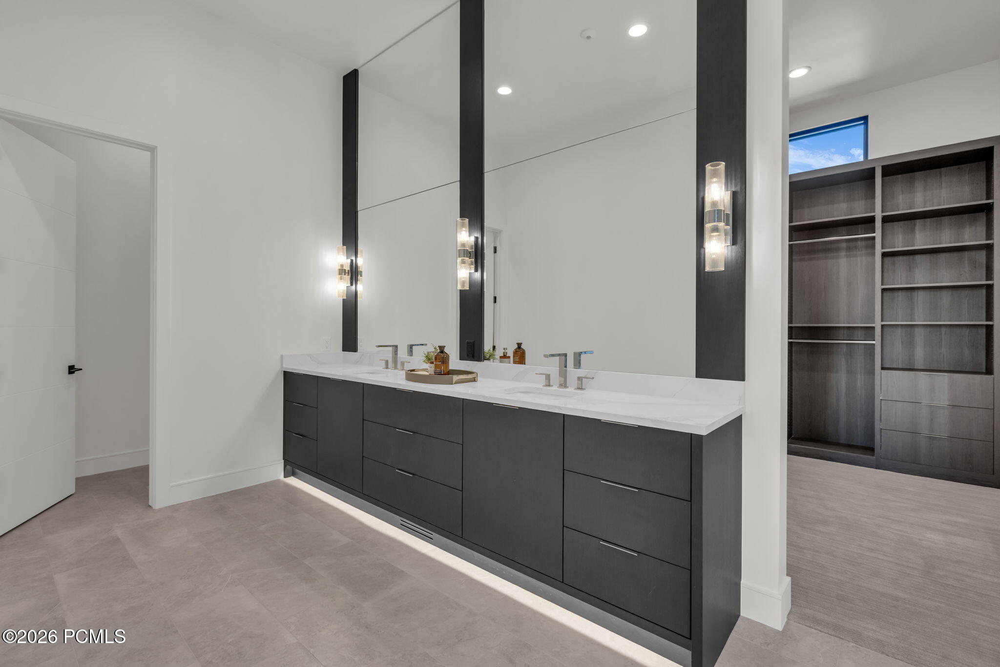 203 W Peace Tree Trail
