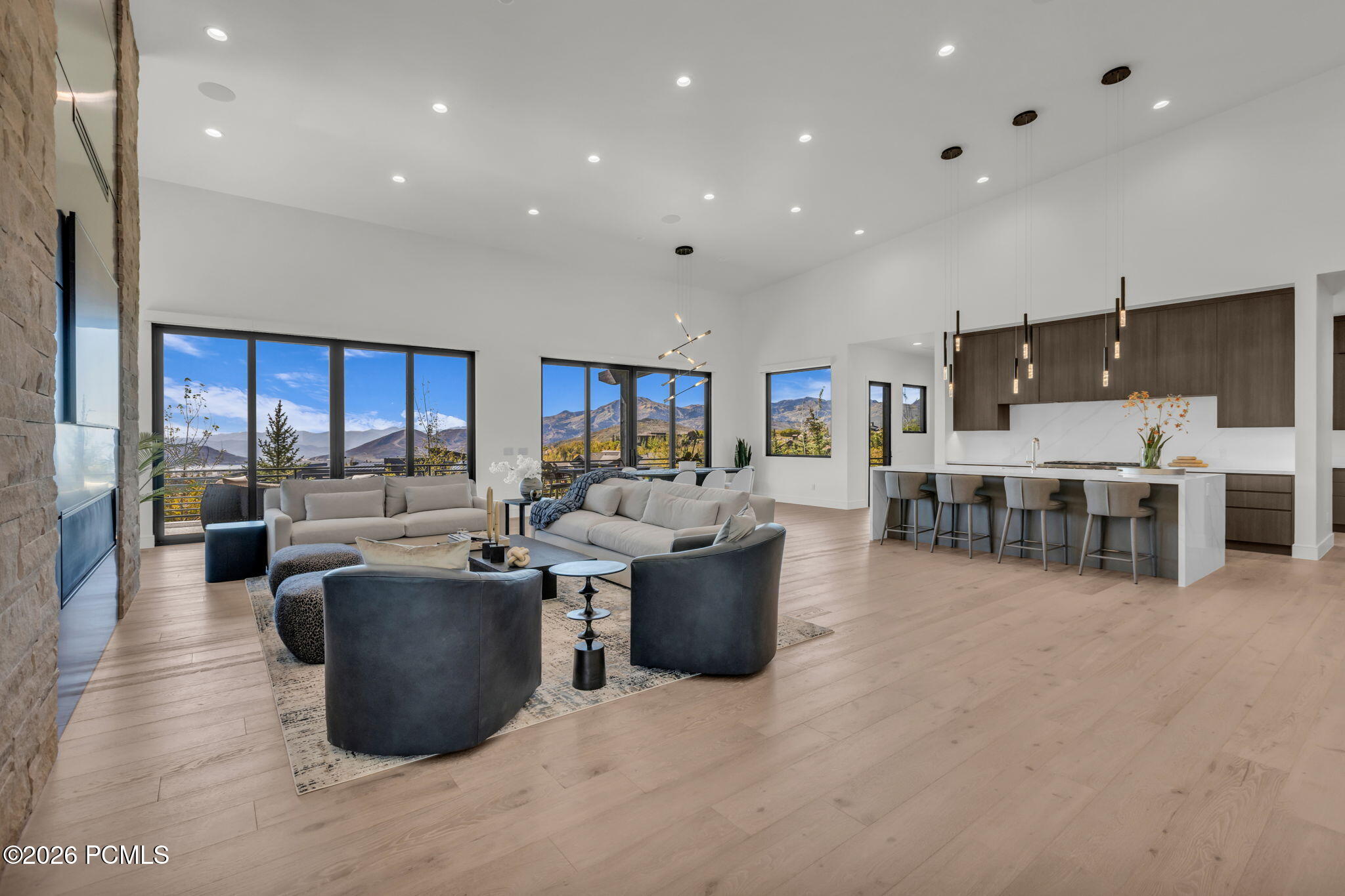 203 W Peace Tree Trail