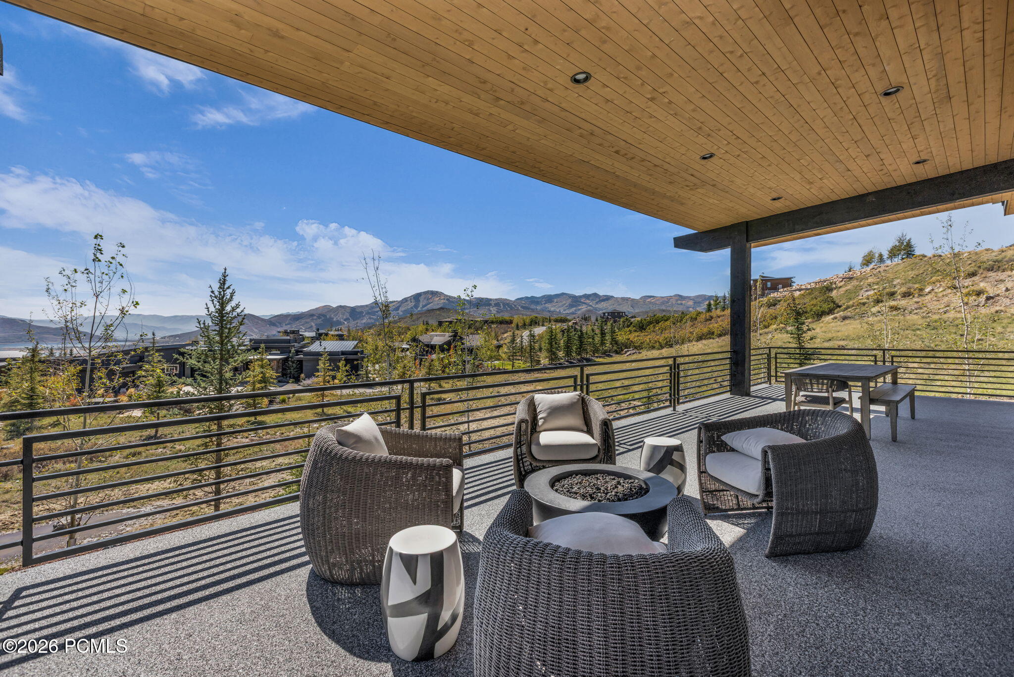 203 W Peace Tree Trail