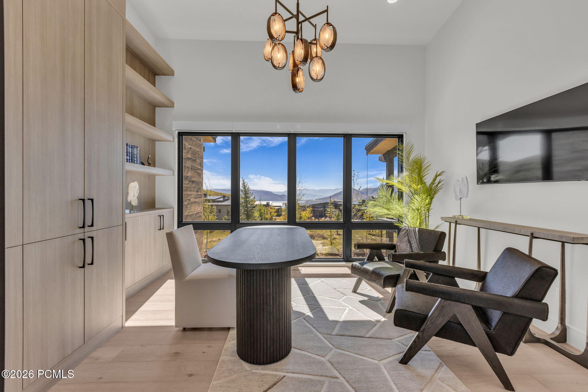 203 W Peace Tree Trail
