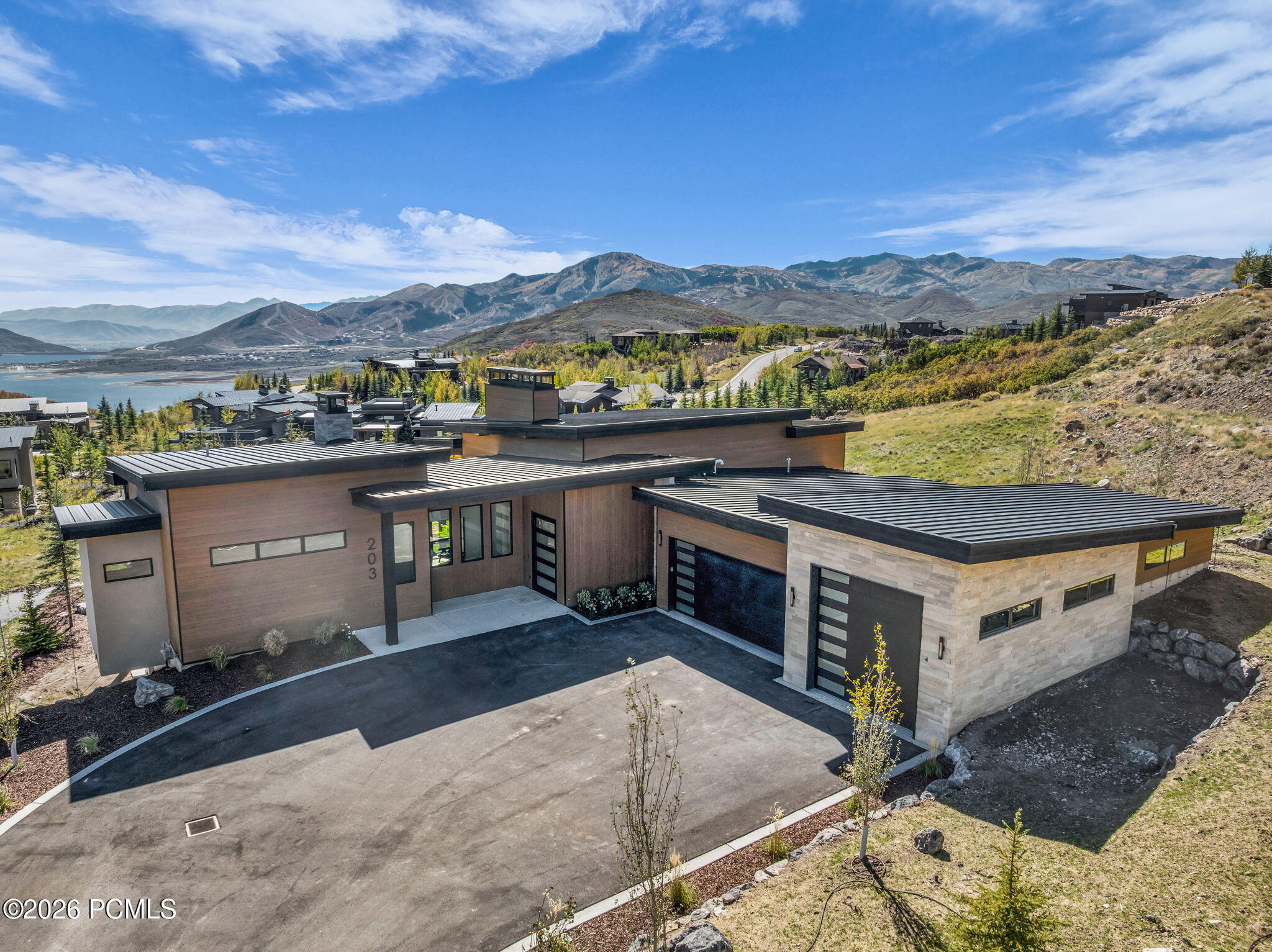203 W Peace Tree Trail