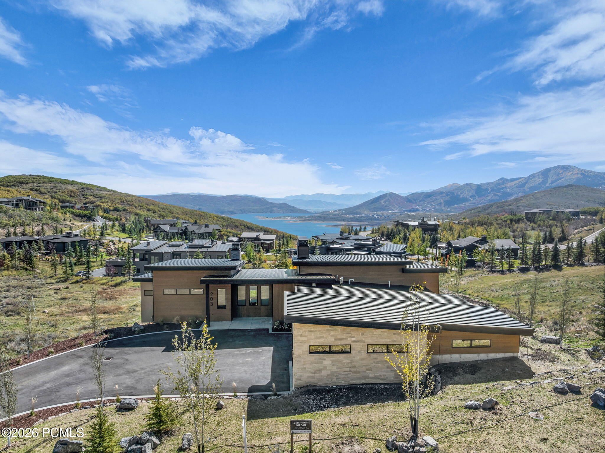203 W Peace Tree Trail