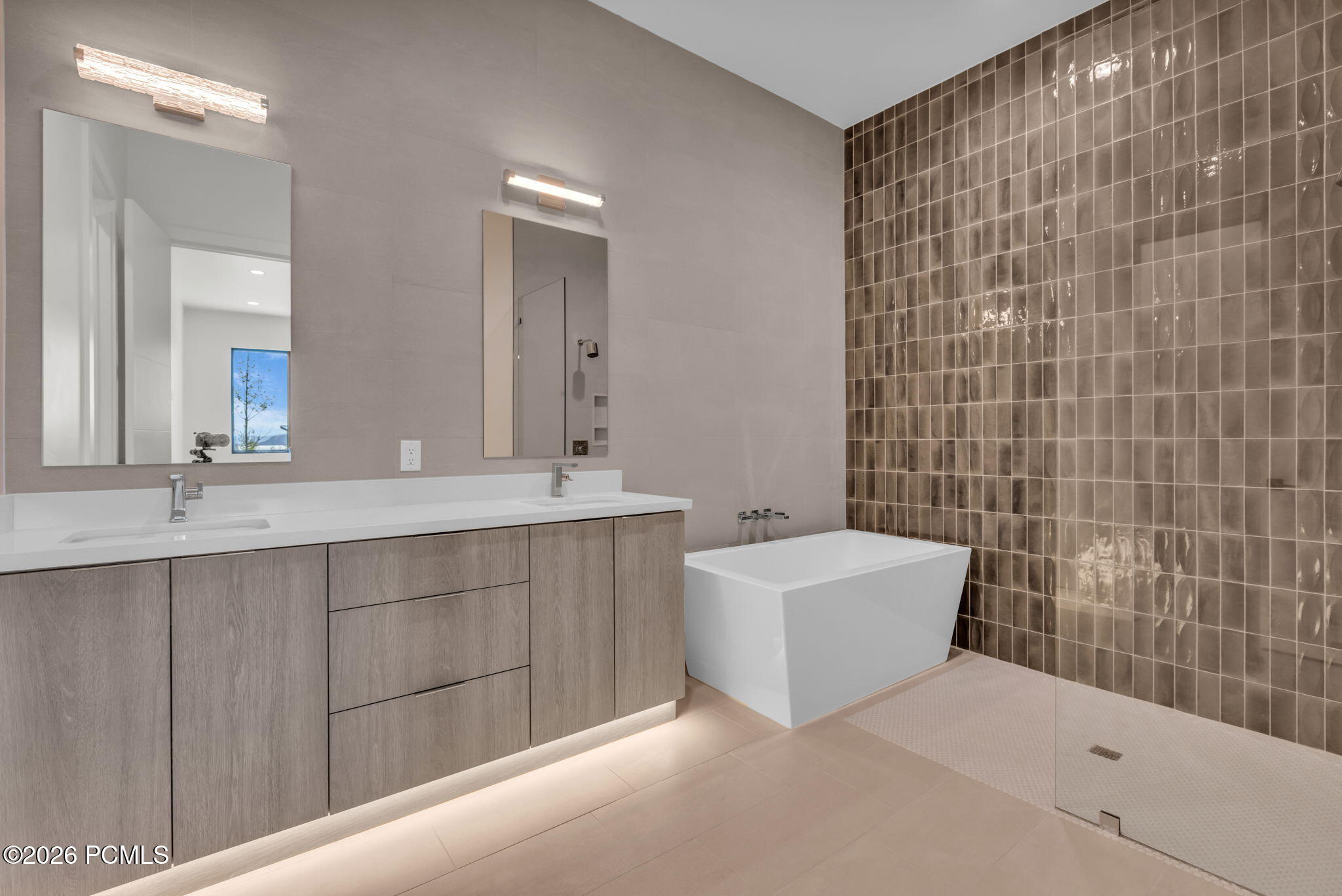 203 W Peace Tree Trail