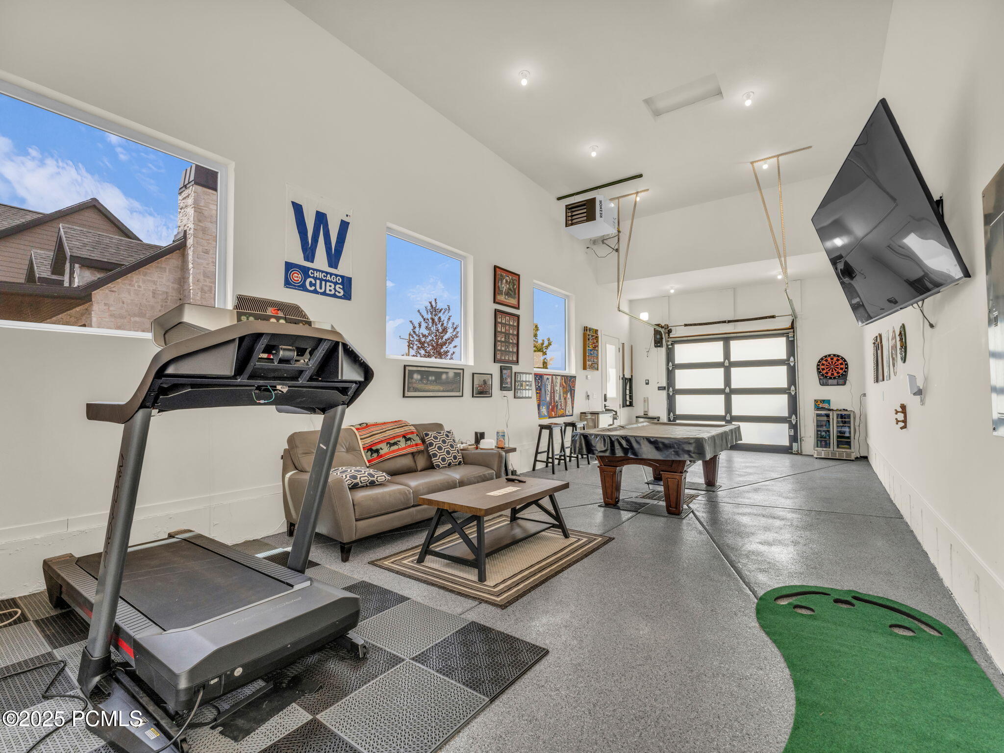 943 Hart Loop