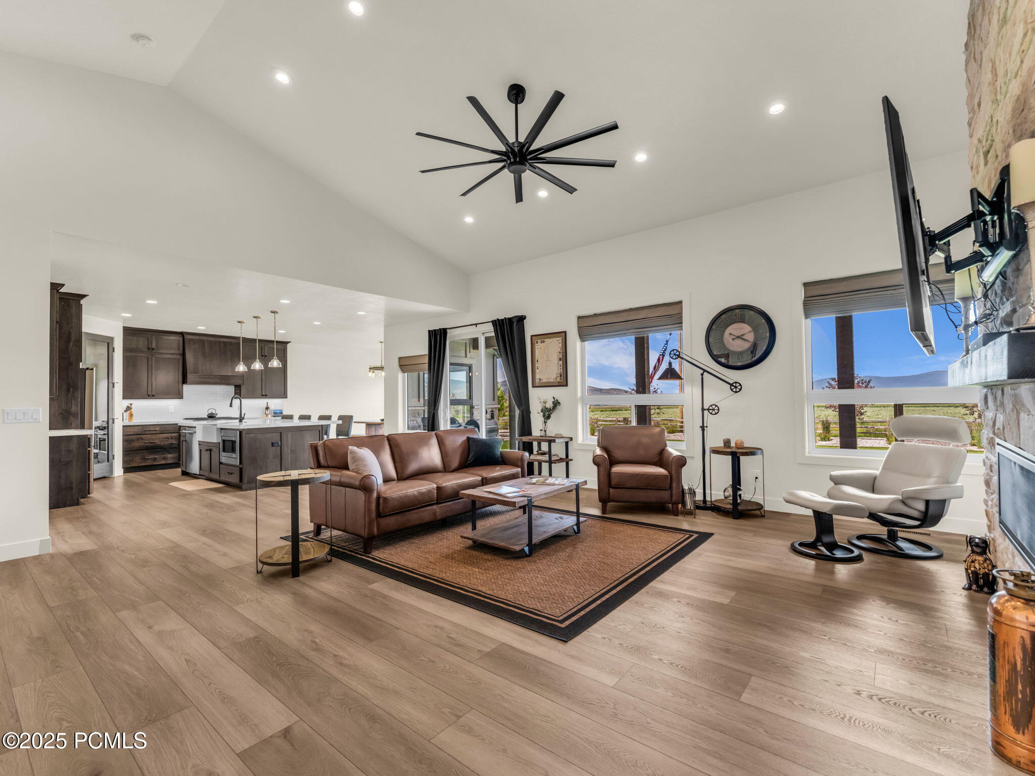 943 Hart Loop