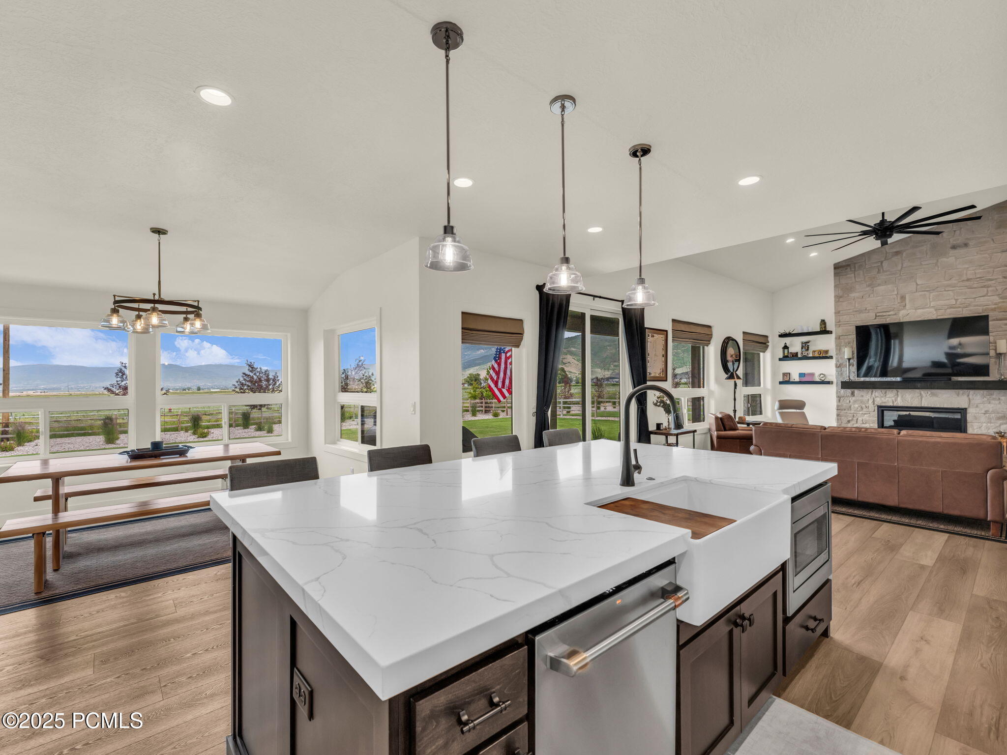 943 Hart Loop