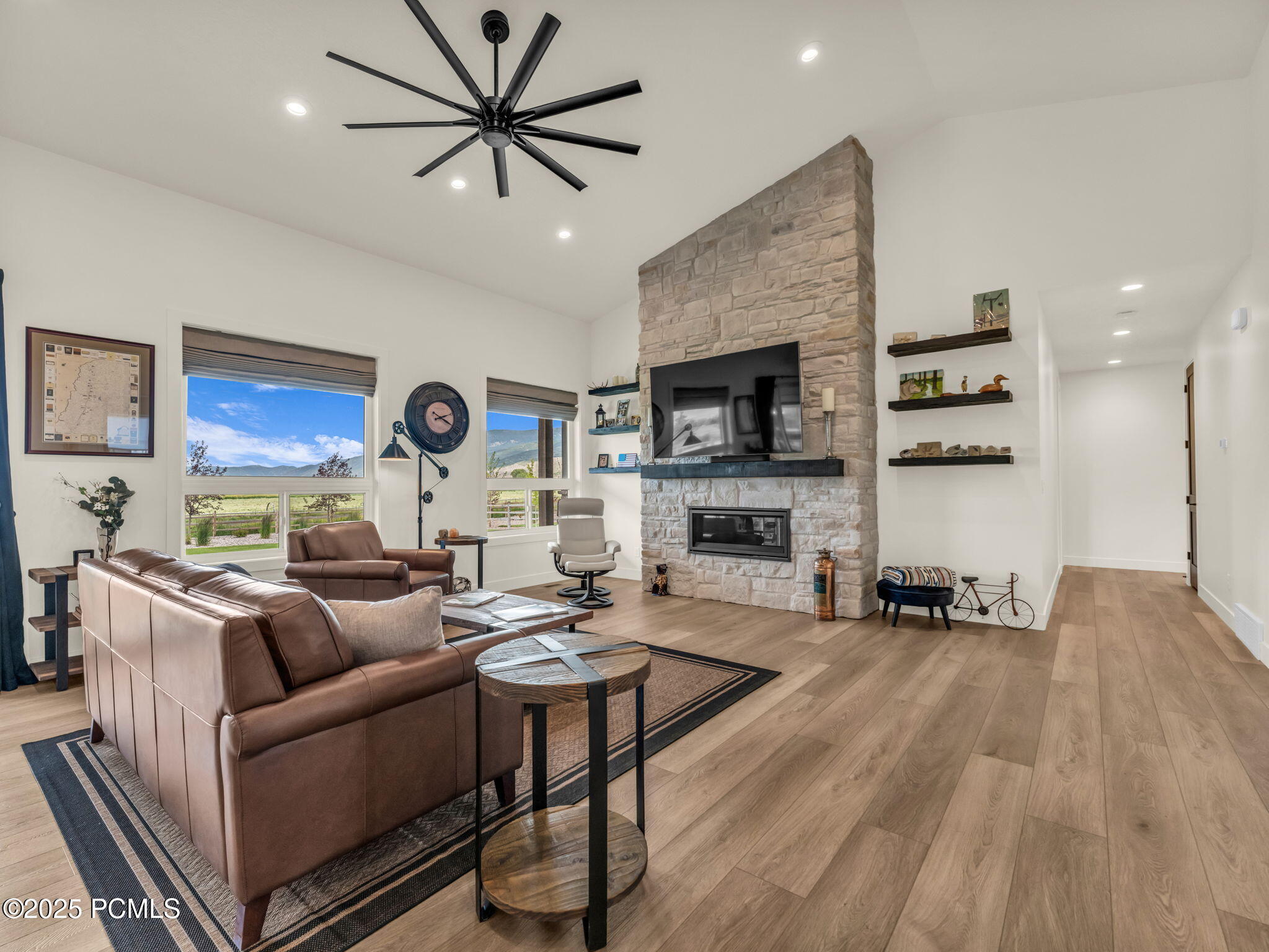 943 Hart Loop