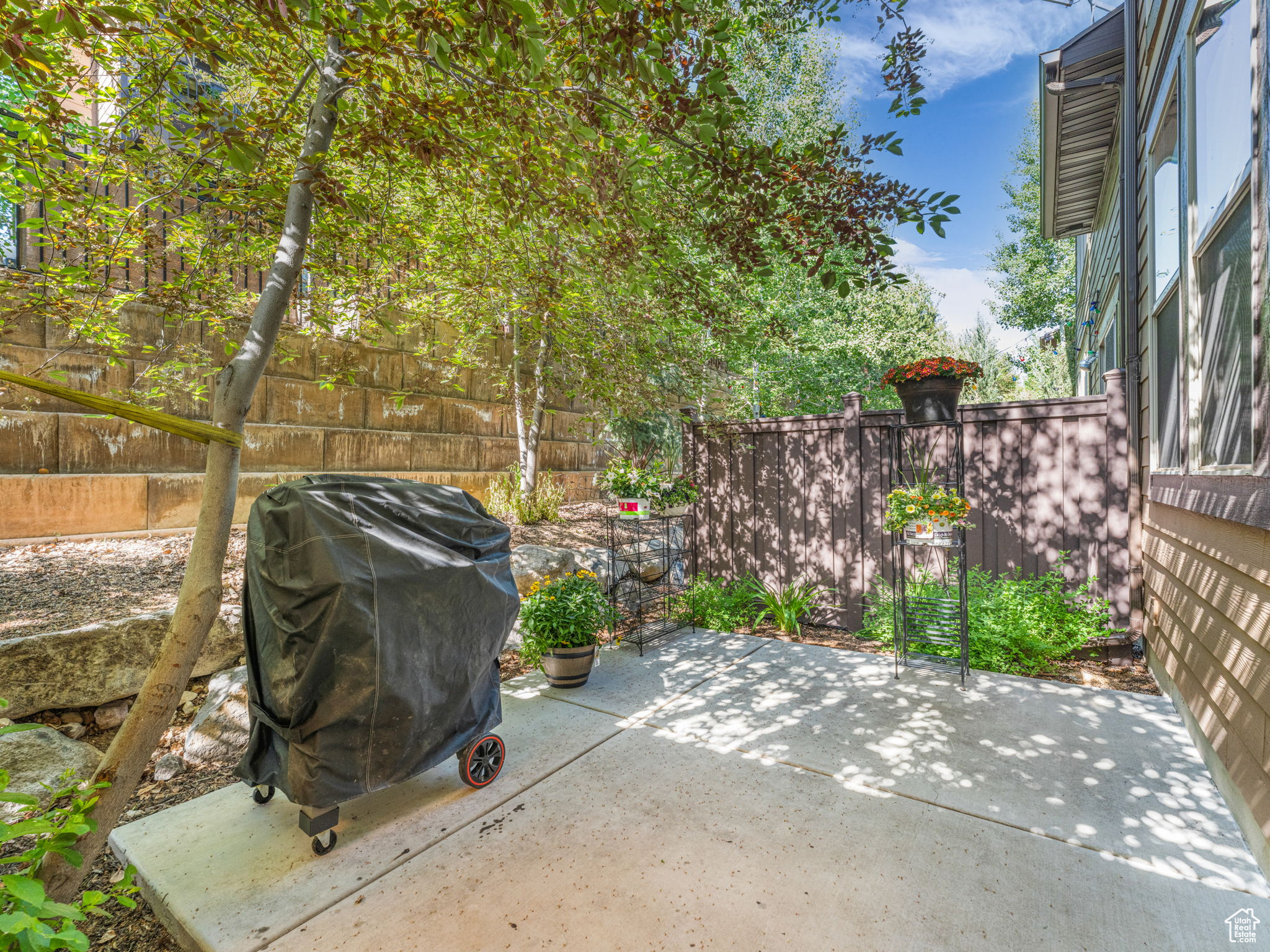 865 W BENJAMIN PL