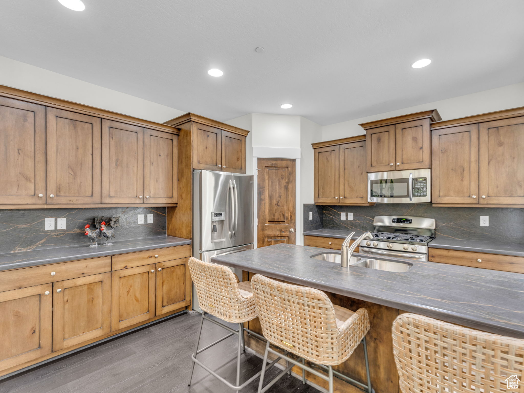 865 W BENJAMIN PL