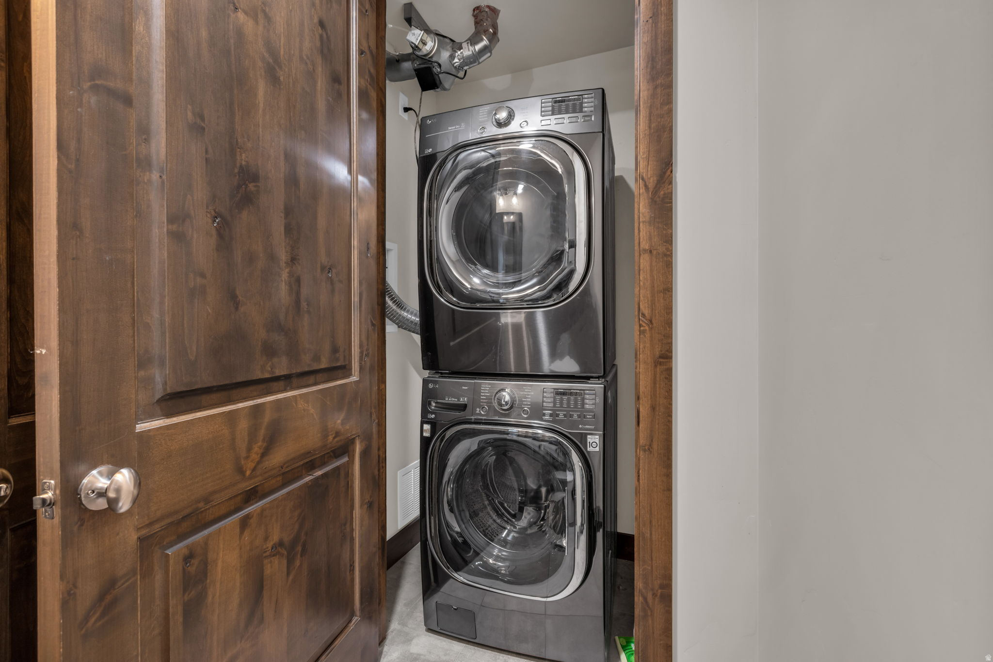 3793 BLACKSTONE DR #3B