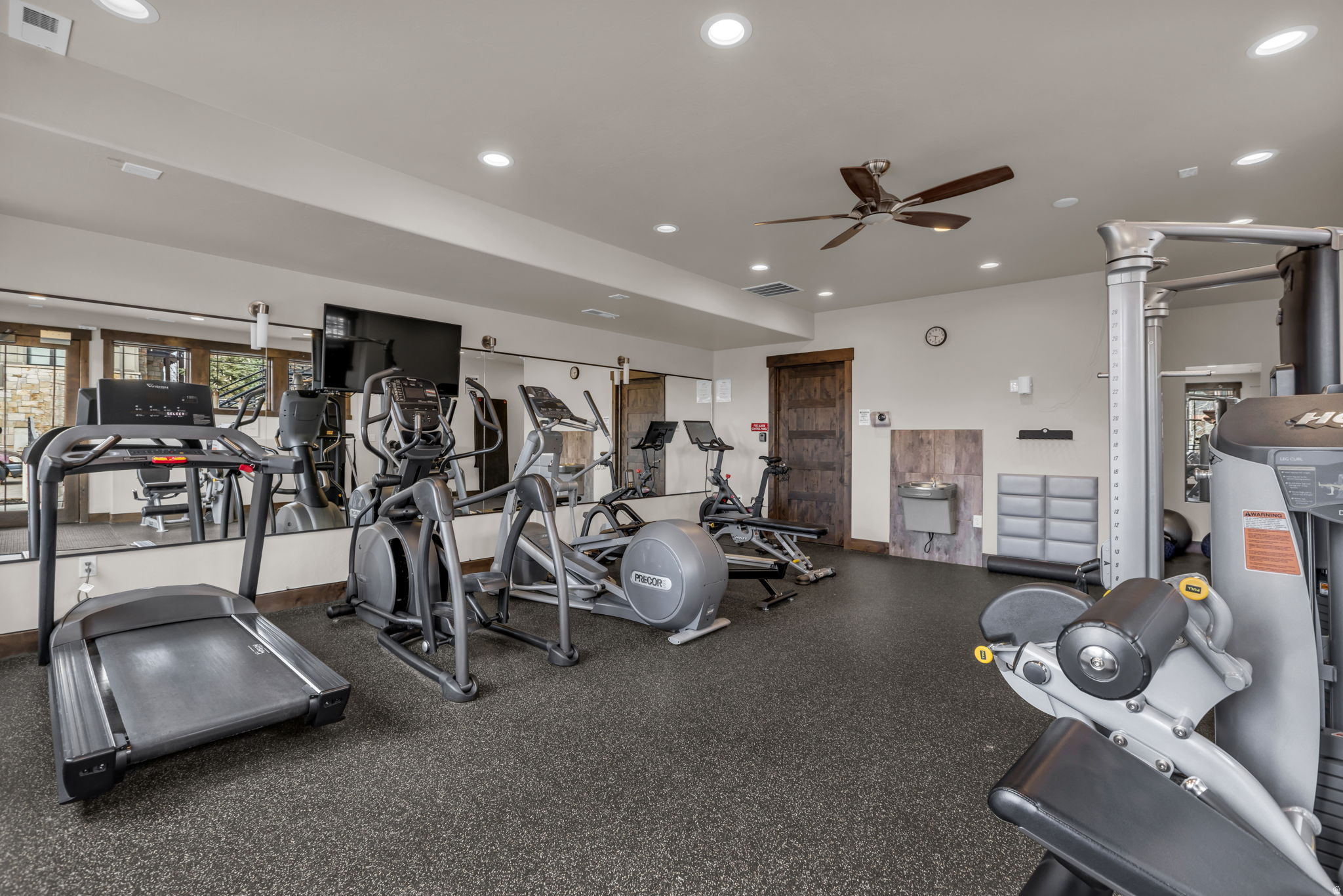 3793 BLACKSTONE DR #3B