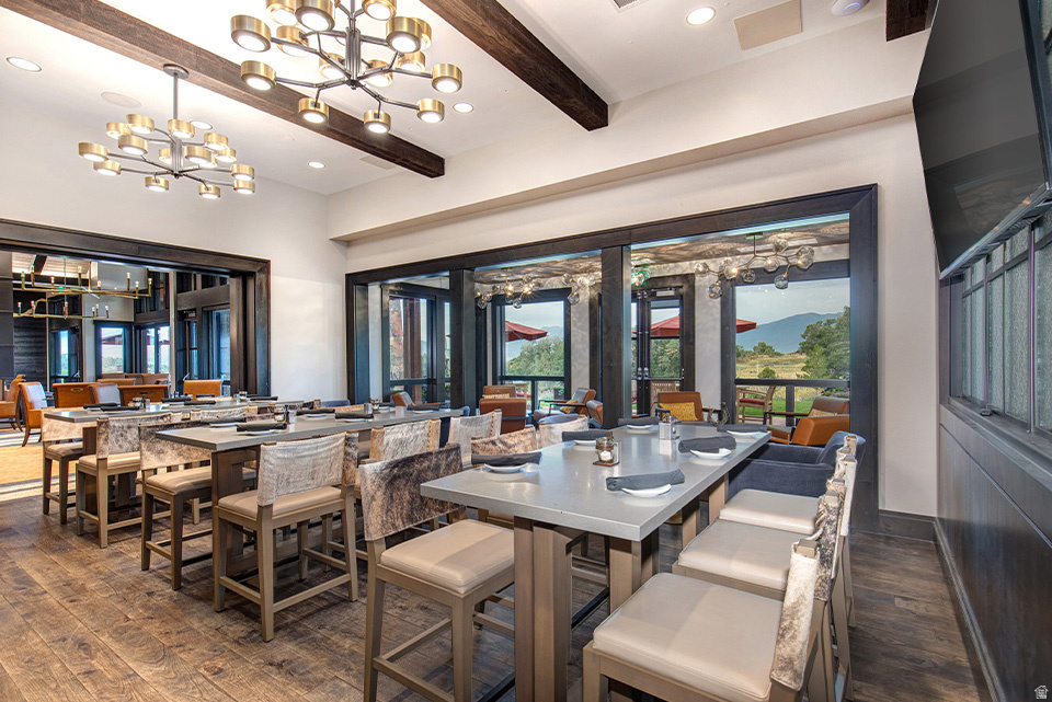 581 N RED MOUNTAIN CT Unit: 211