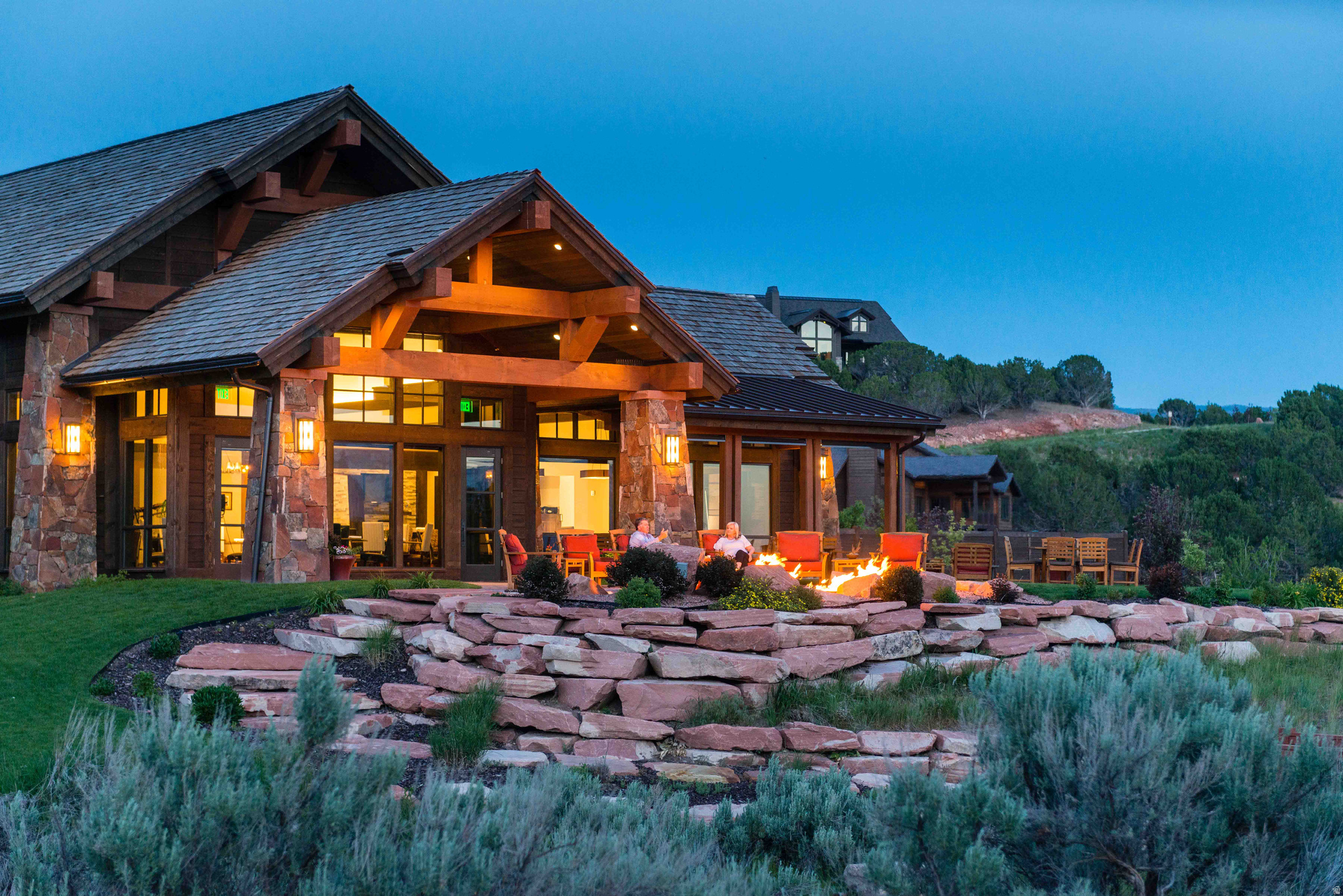 581 N RED MOUNTAIN CT Unit: 211