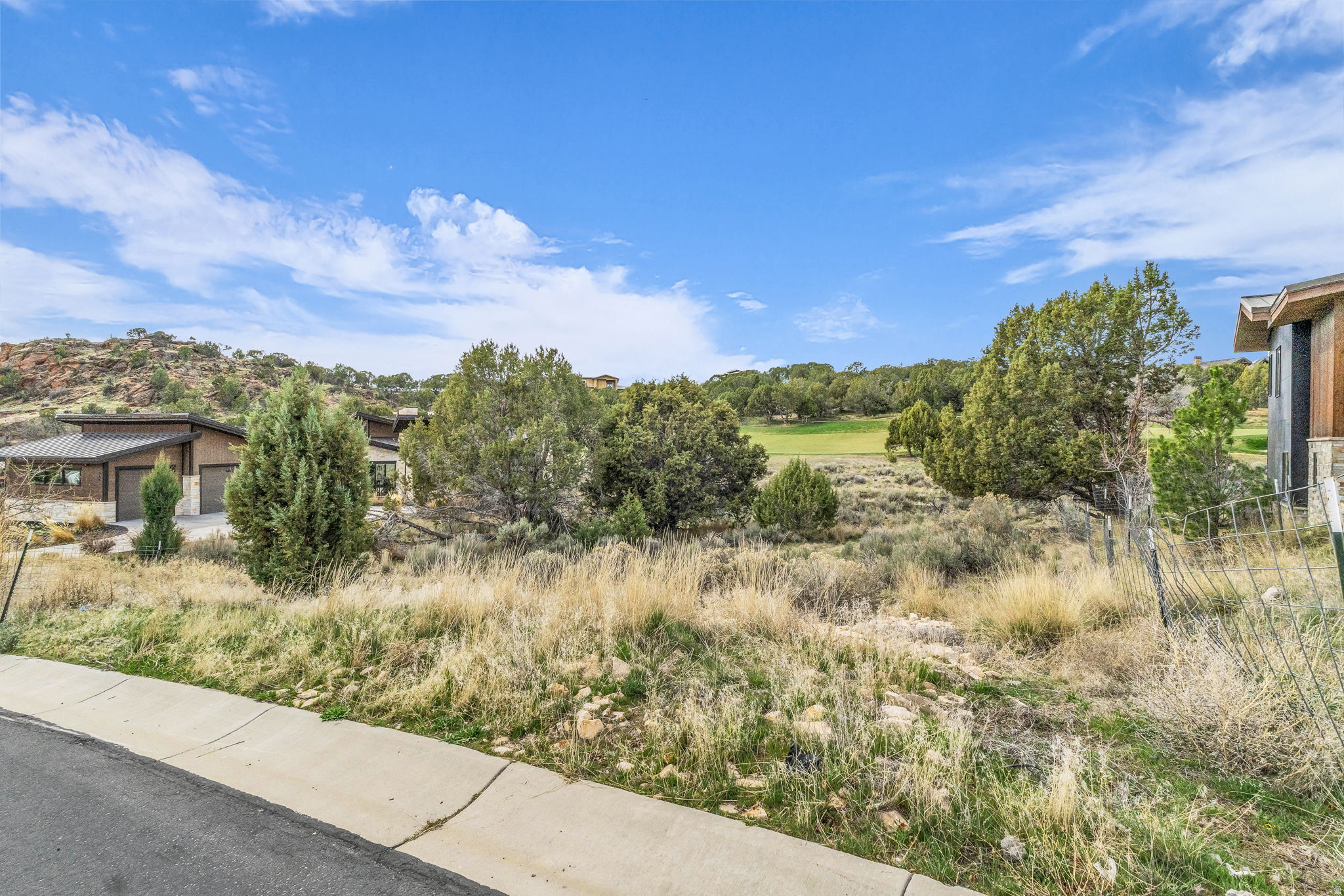 581 N RED MOUNTAIN CT Unit: 211