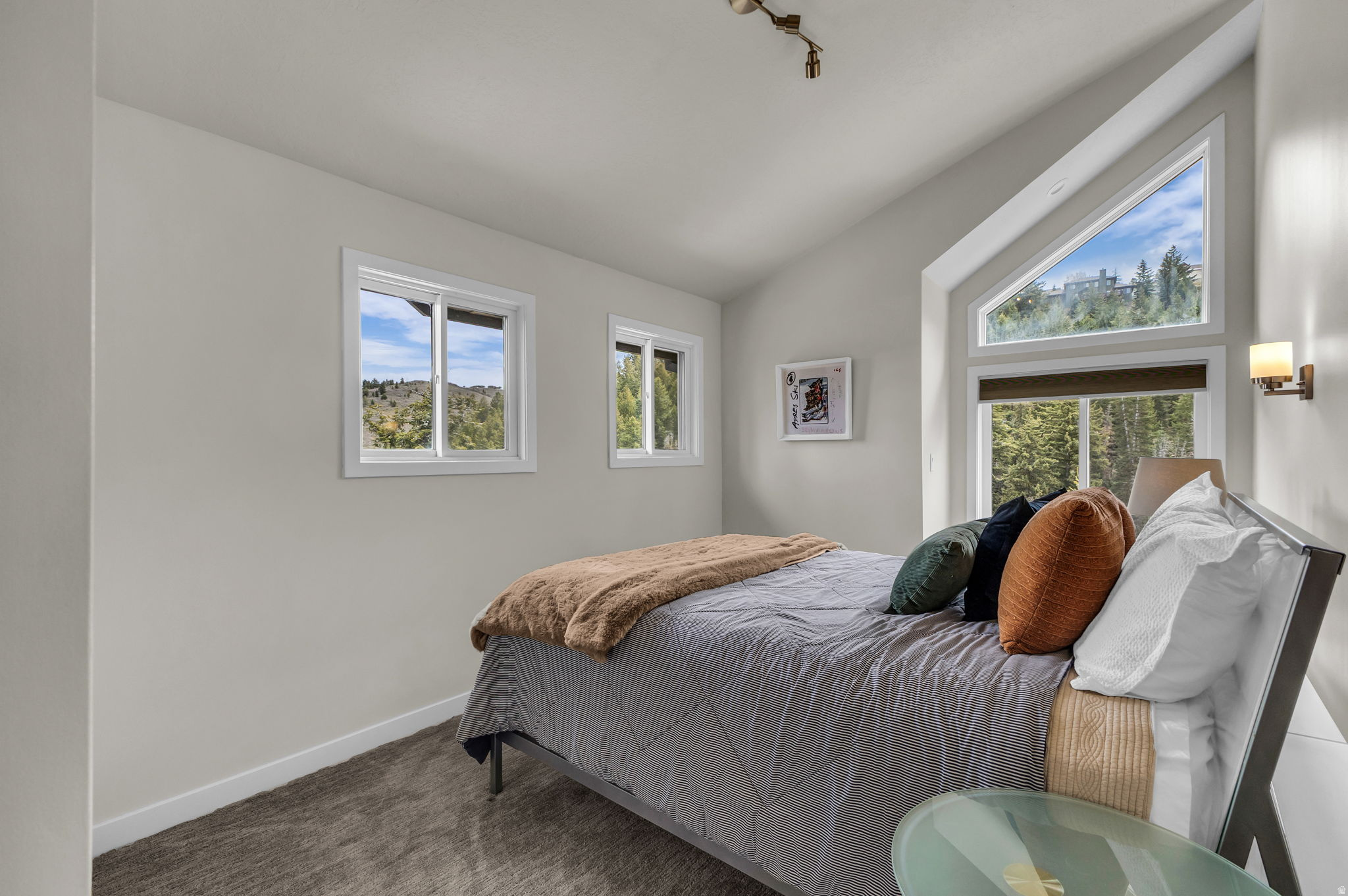 60 SAINT MORITZ CIR