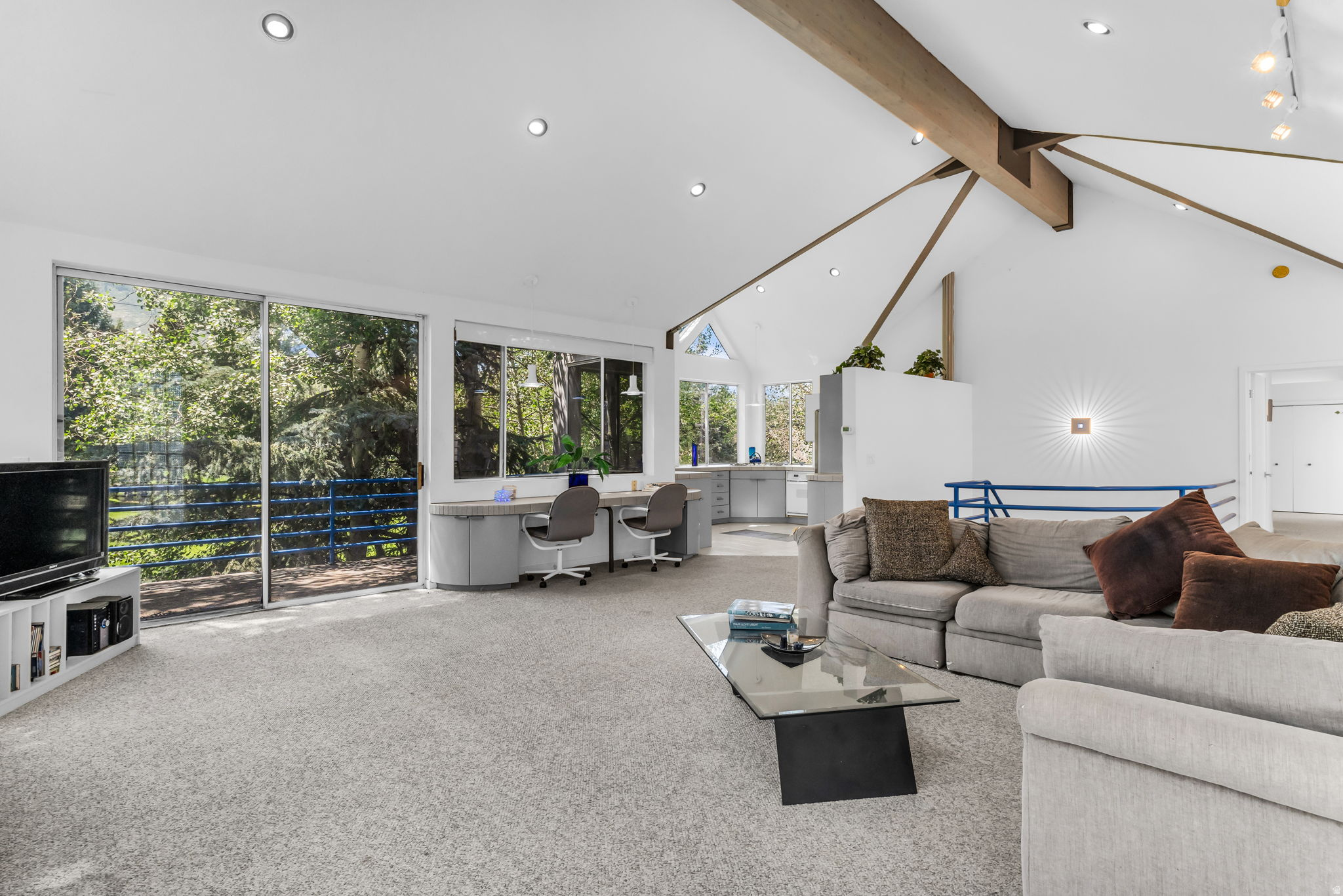21 PROSPECTOR DR