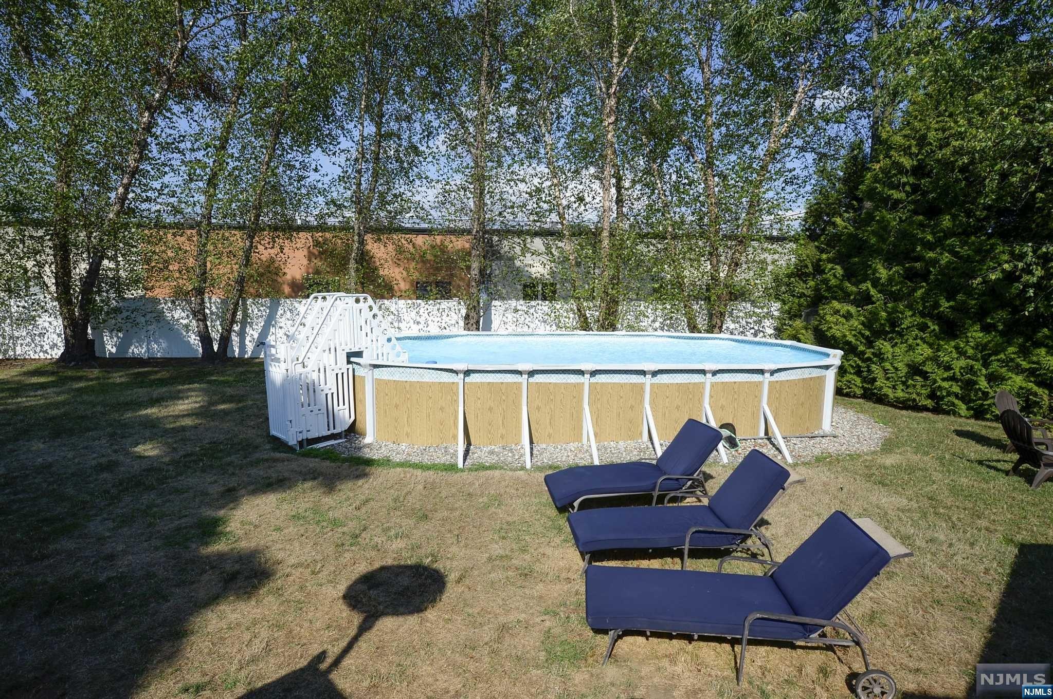 27 May Avenue