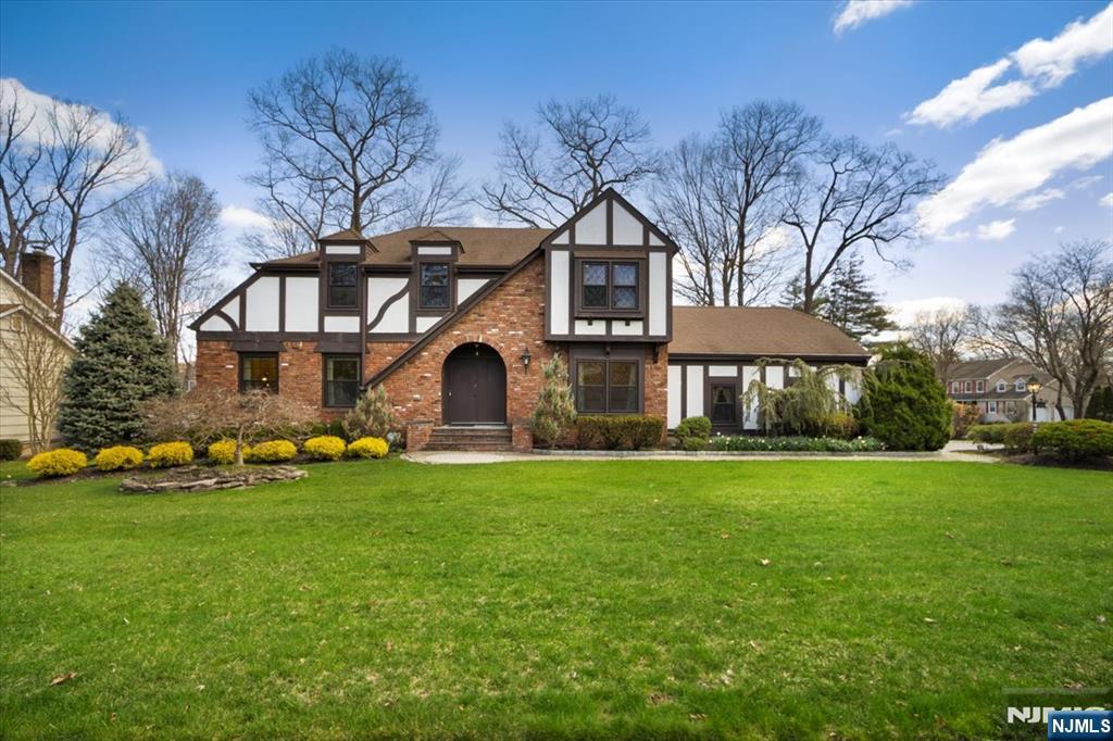 4 Pine Tree Drive