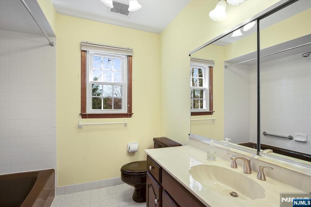 4 Pine Tree Drive