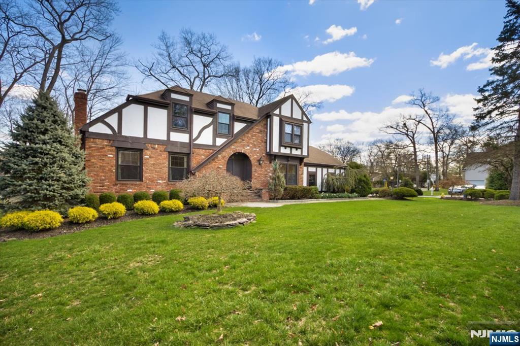 4 Pine Tree Drive