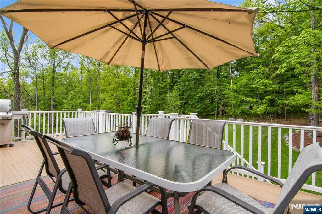 10 Hemlock Place