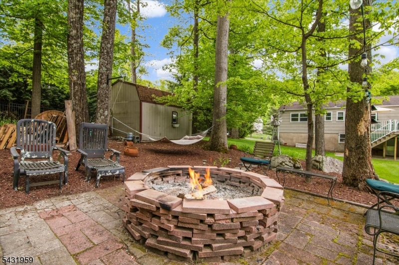 10 Hemlock Pl