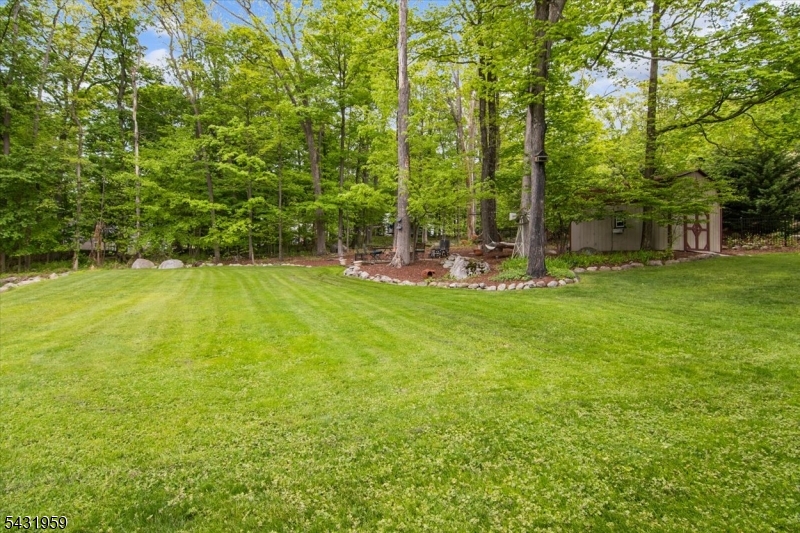 10 Hemlock Pl