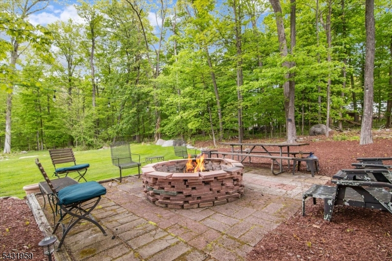 10 Hemlock Pl