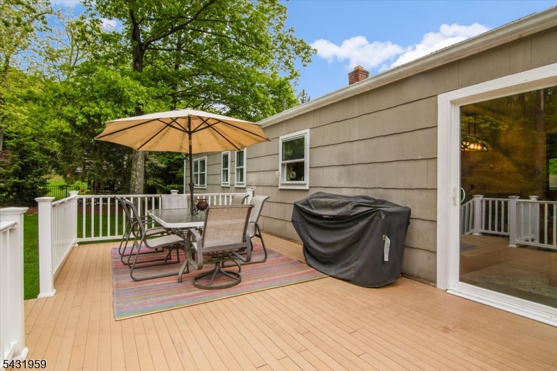 10 Hemlock Pl