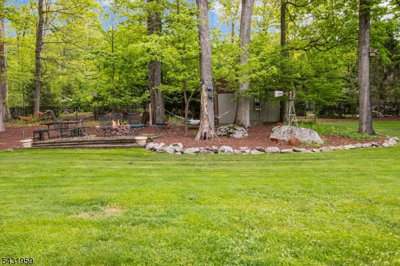 10 Hemlock Pl