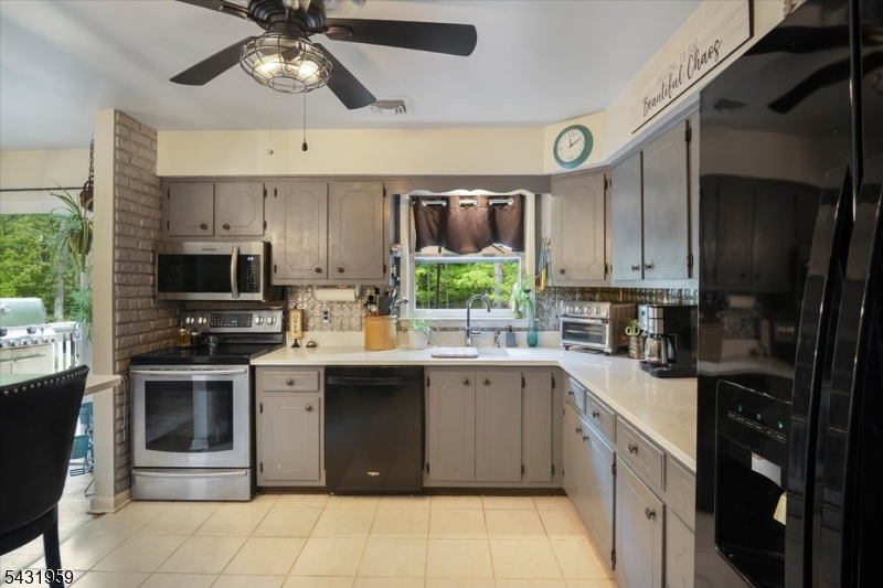 10 Hemlock Pl