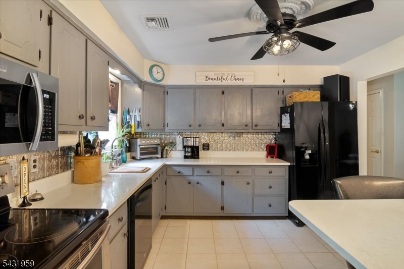 10 Hemlock Pl