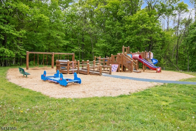 10 Hemlock Pl