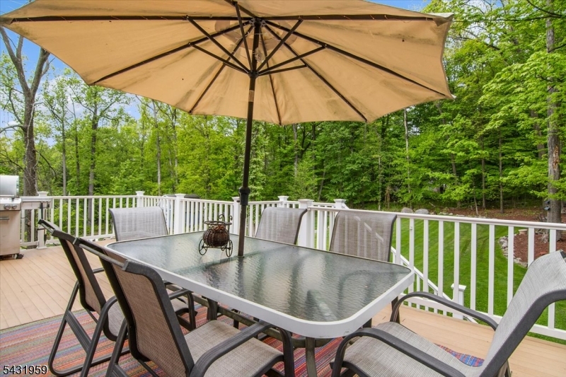 10 Hemlock Pl