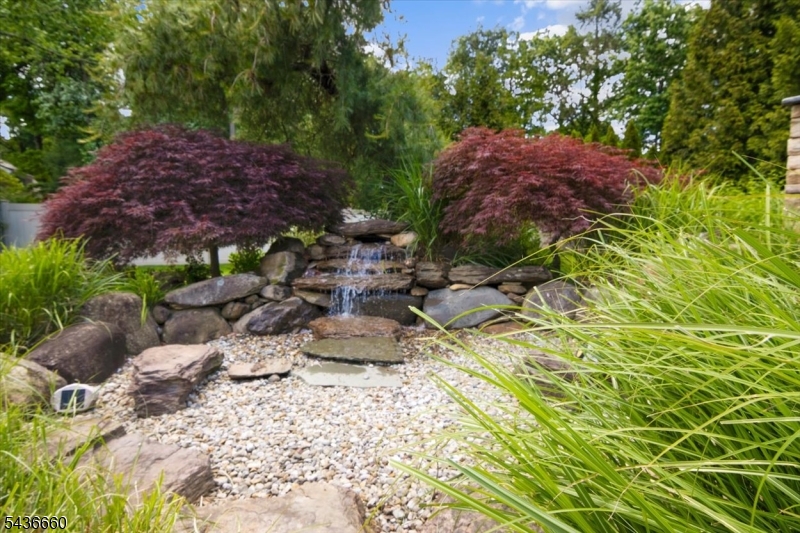12 Longell Dr