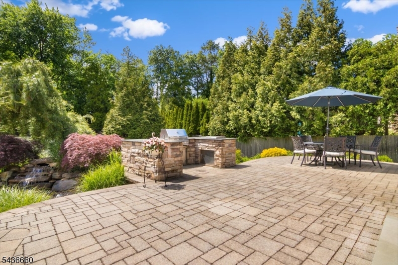 12 Longell Dr