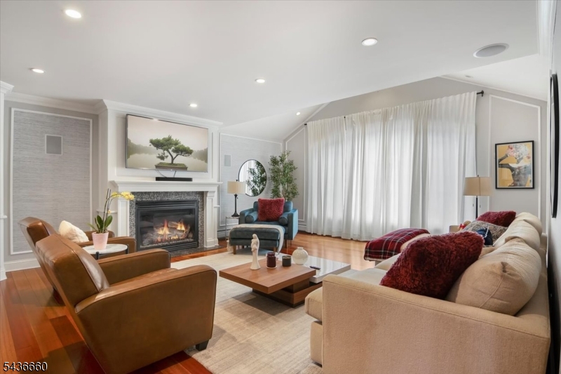 12 Longell Dr