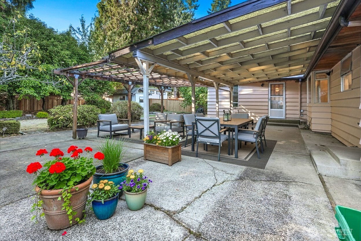 18555 Burke Avenue N