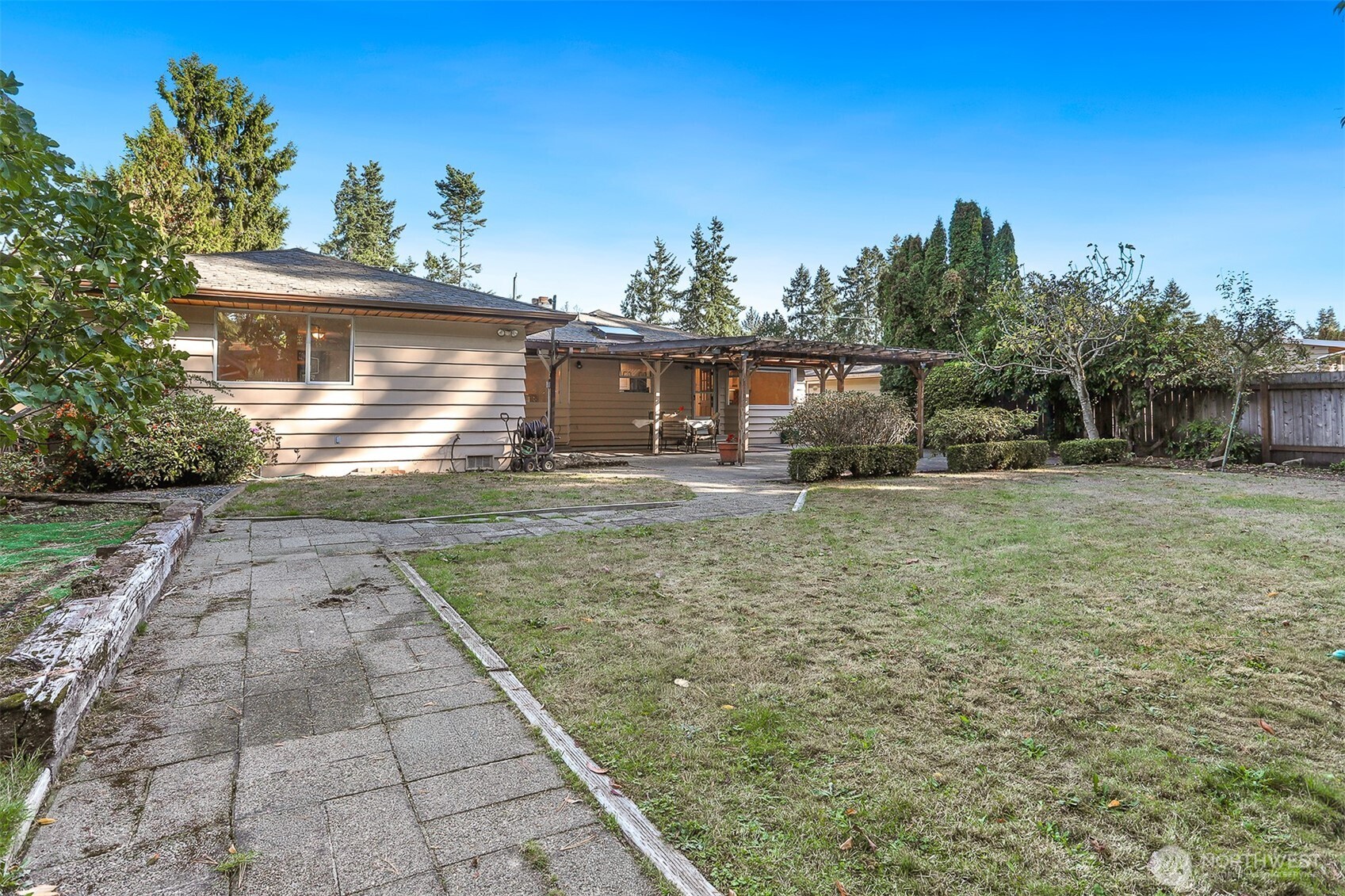 18555 Burke Avenue N