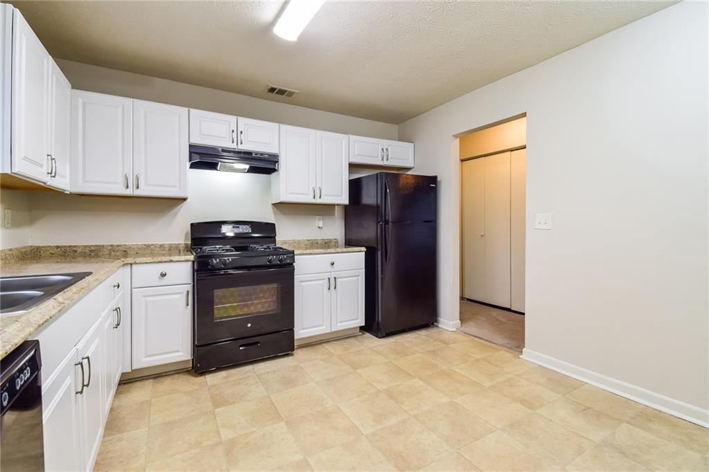 6485 Emerald Pointe Circle