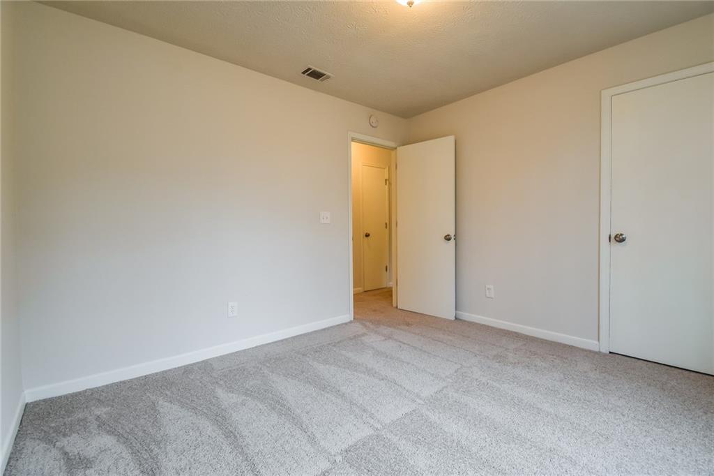6485 Emerald Pointe Circle