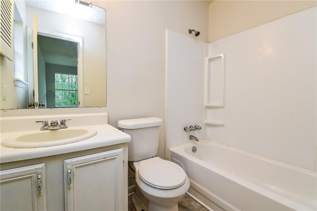 6485 Emerald Pointe Circle