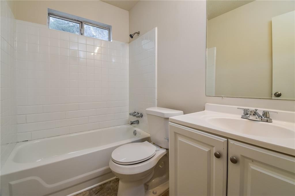 6485 Emerald Pointe Circle