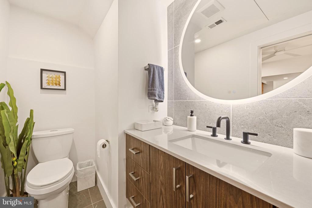 1435 NW CLIFTON STREET NW Unit: 7