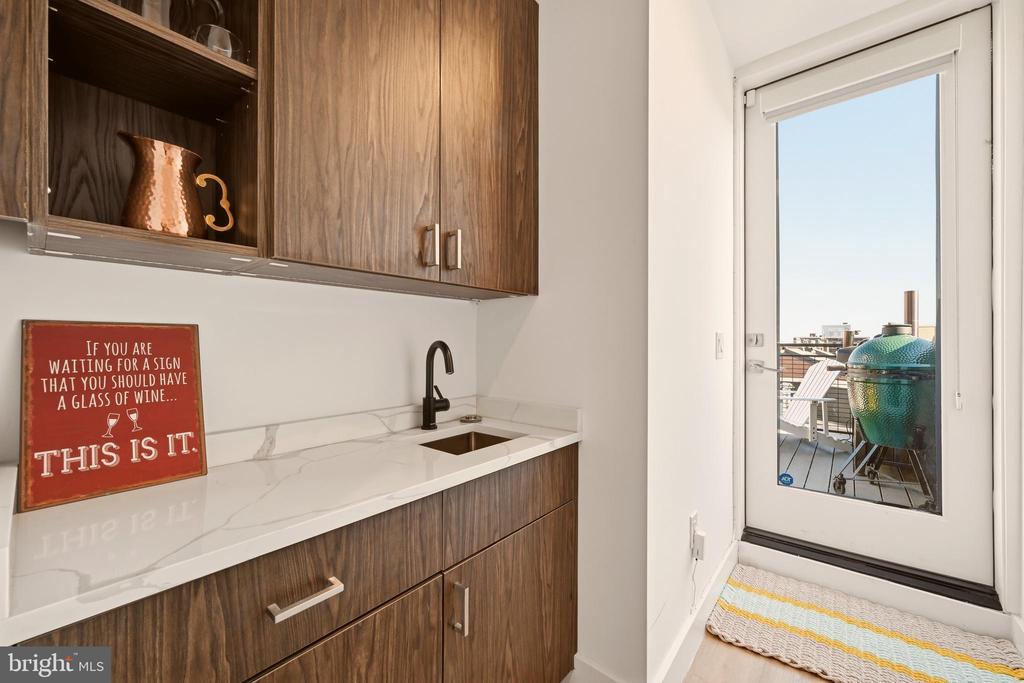 1435 NW CLIFTON STREET NW Unit: 7