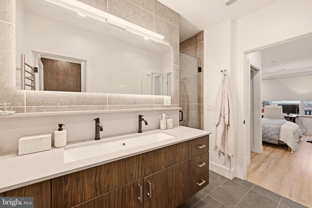 1435 NW CLIFTON STREET NW Unit: 7