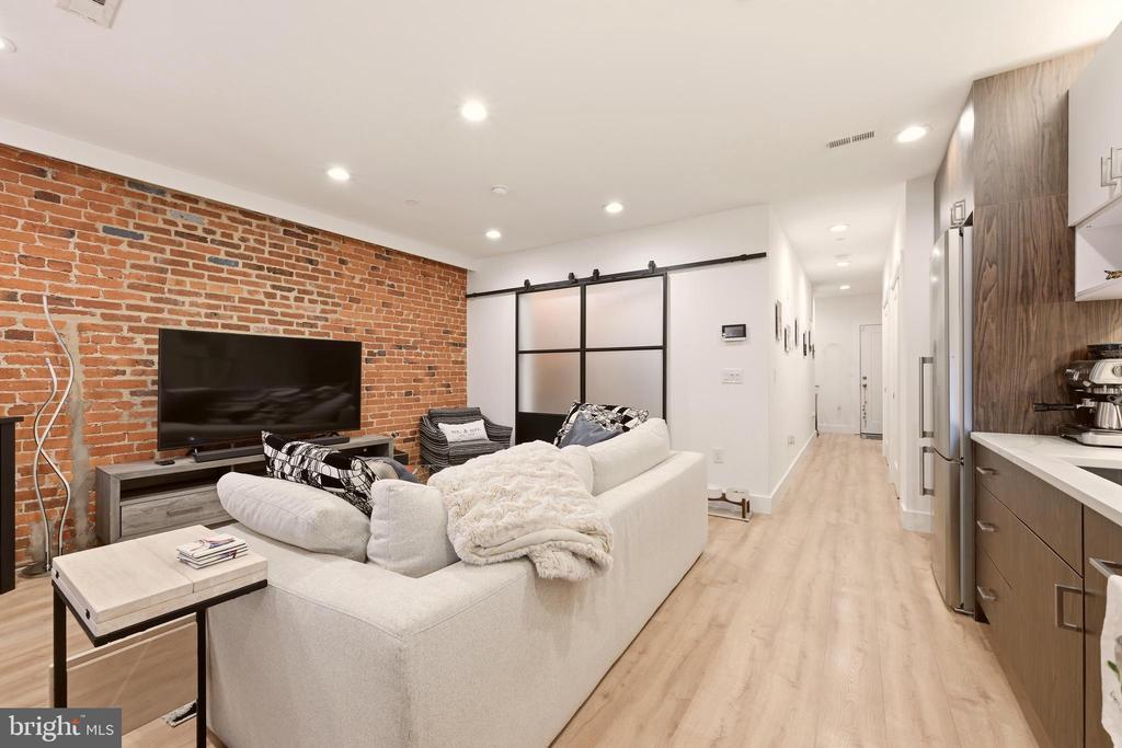 1435 NW CLIFTON STREET NW Unit: 7