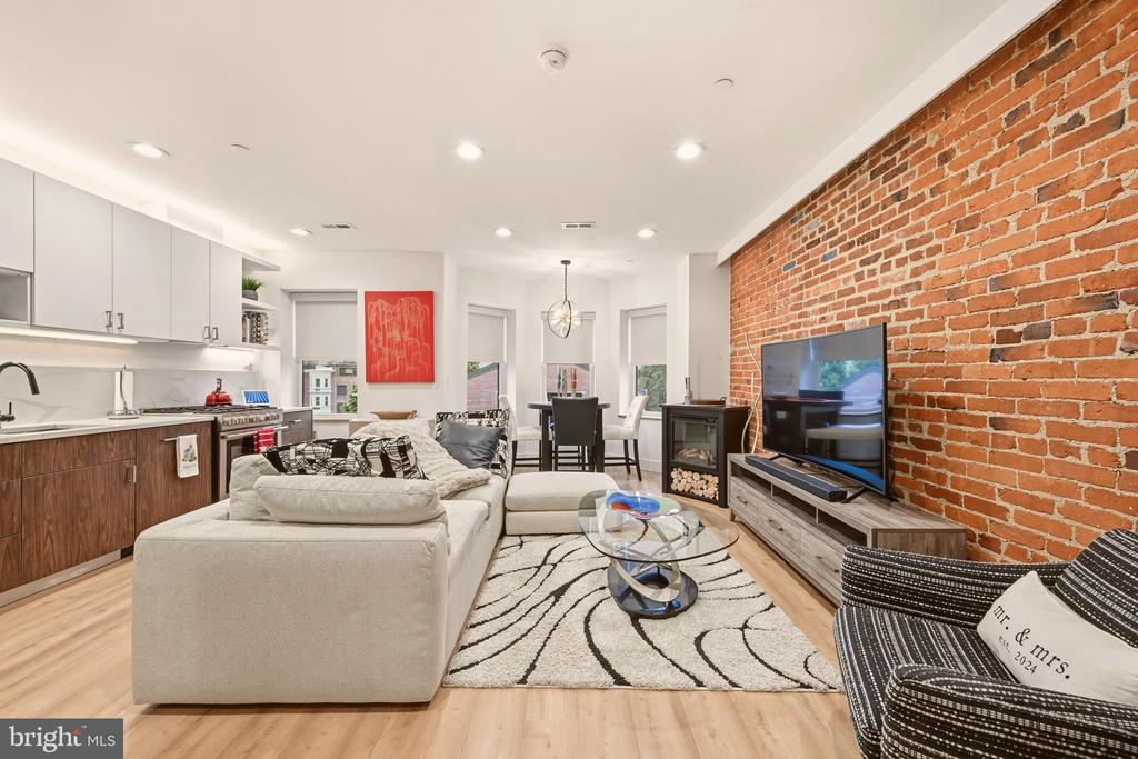 1435 NW CLIFTON STREET NW Unit: 7