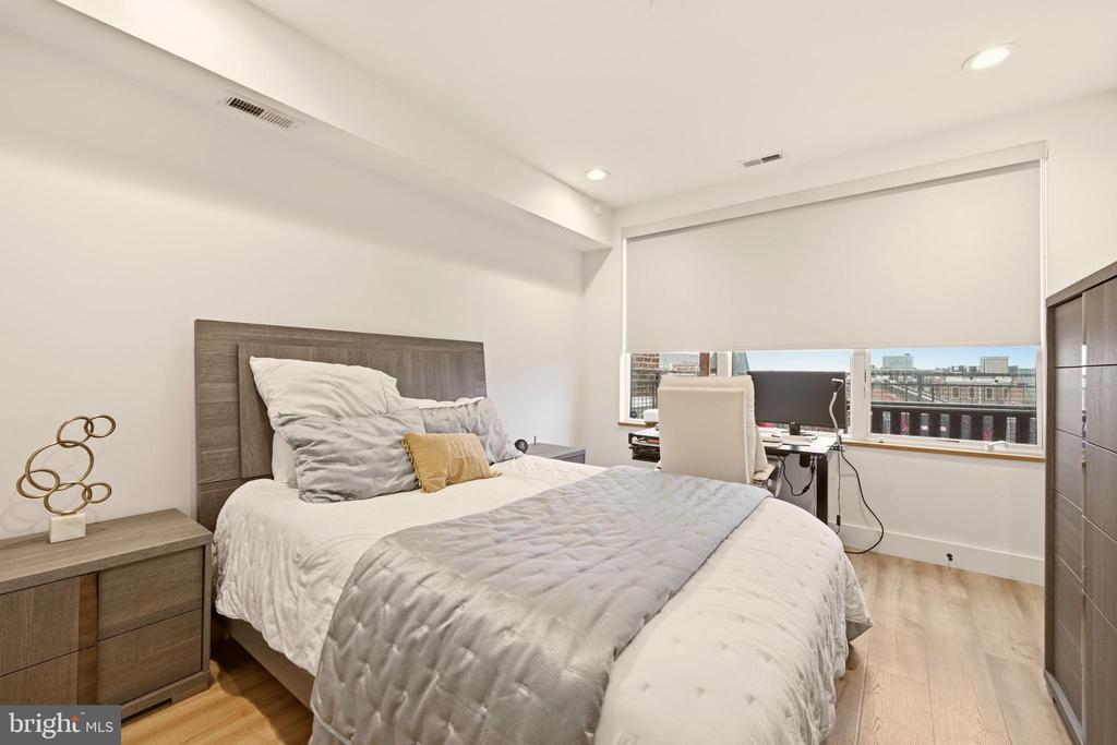 1435 NW CLIFTON STREET NW Unit: 7