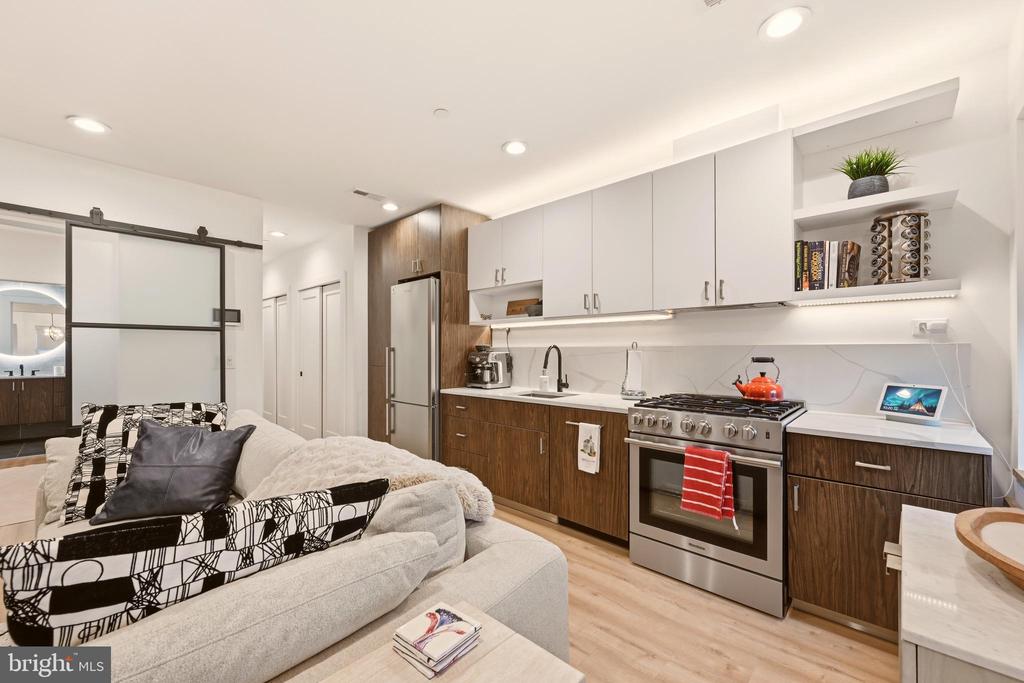 1435 NW CLIFTON STREET NW Unit: 7